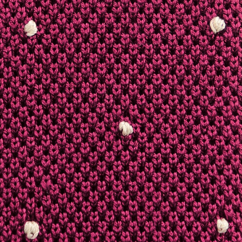 Cravatta a maglia magenta con pois bianchi Cravatta a maglia magenta con pois bianchi