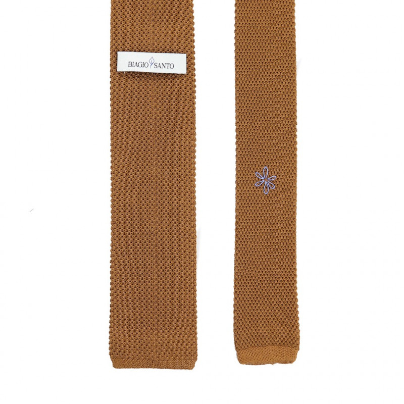 Hazelnut light blue polka dots