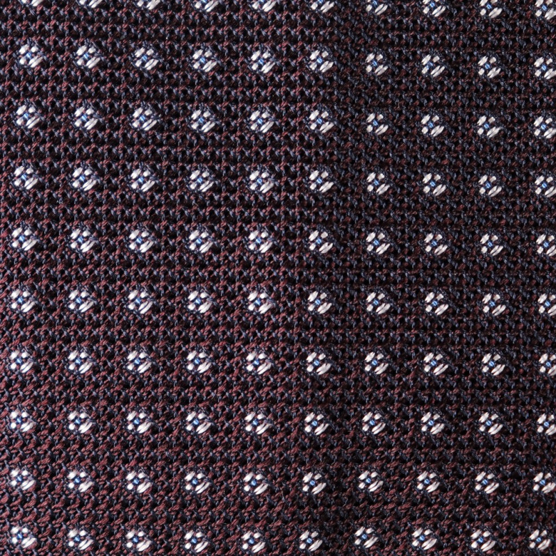 Micro-disegno 7 pieghe bianco su garza borgogna Micro-disegno 7 pieghe bianco su garza borgogna