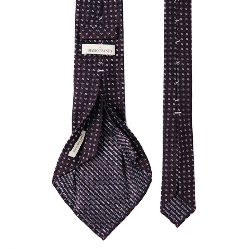 Micro-disegno 7 pieghe bianco su garza borgogna Micro-disegno 7 pieghe bianco su garza borgogna