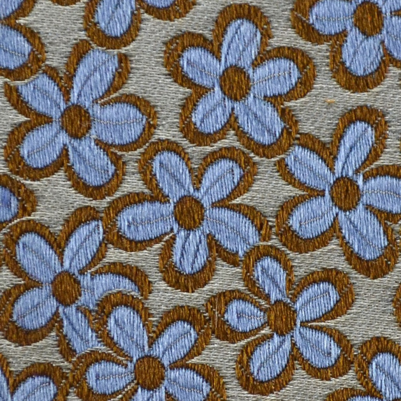 Light blue daisy on ivory