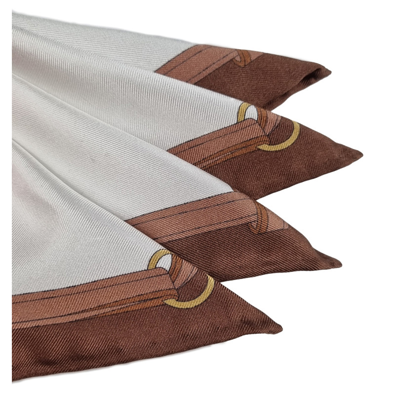 Pochette in seta stampata con motivo...