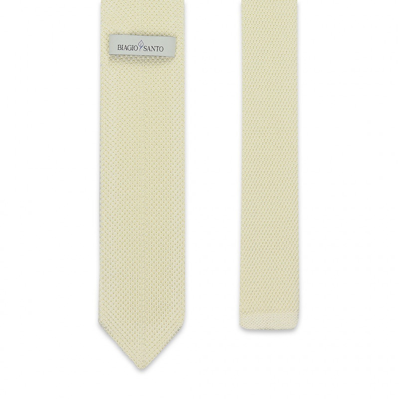 Cream V-knitted tie