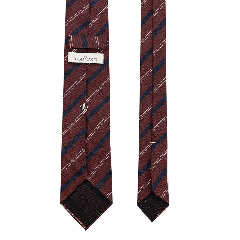 Jacquard Riga Navy su fondo Burgundy