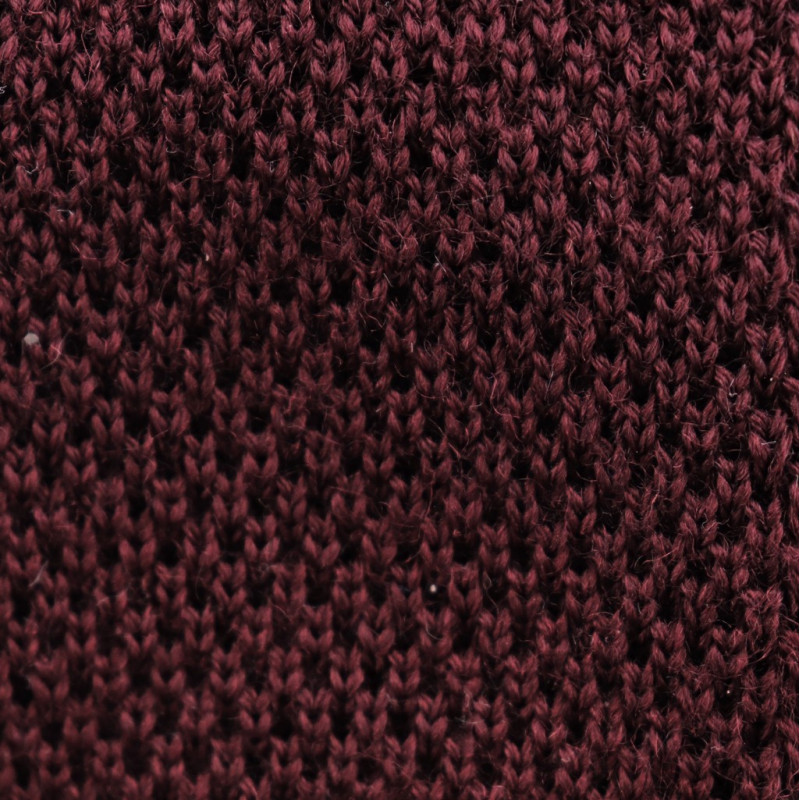 Burgundy knitted tie
