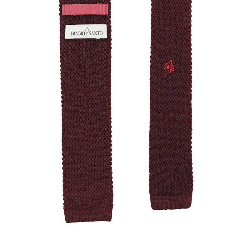 Burgundy knitted tie